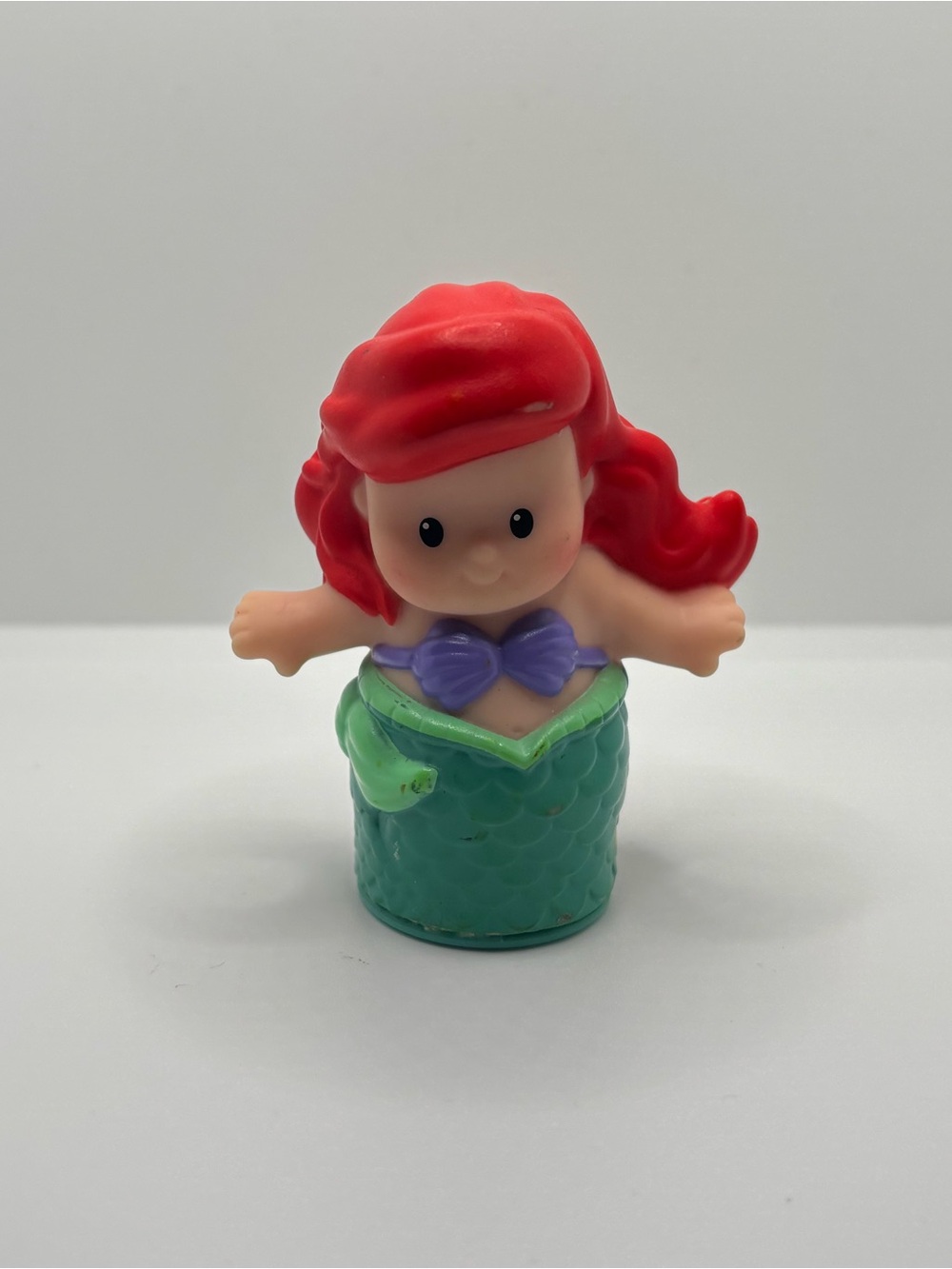 2/20$ 🐮 Fisher Price Little People The Little Mermaid Ariel - Red Head/Seashells